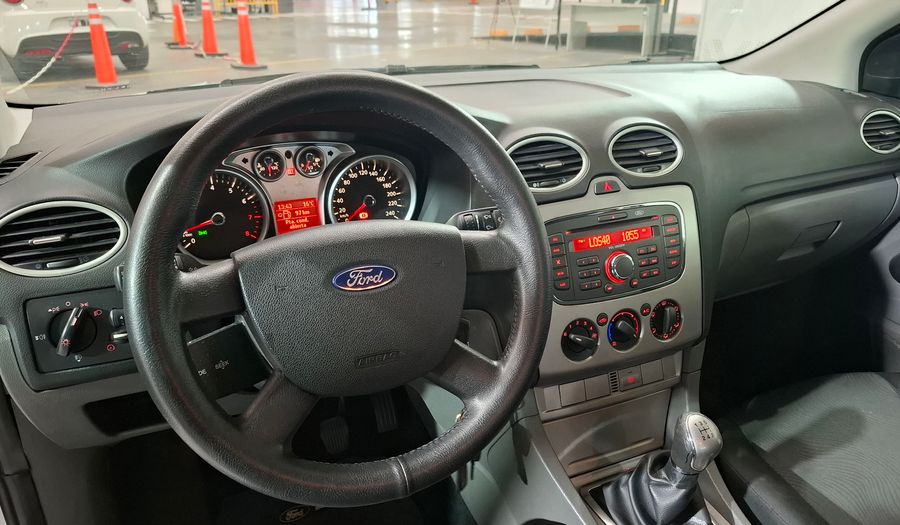 Ford Focus Ii 1.6 TREND Hatchback 2012