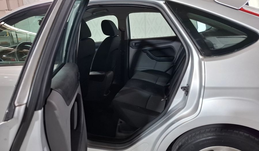 Ford Focus Ii 1.6 TREND Hatchback 2012