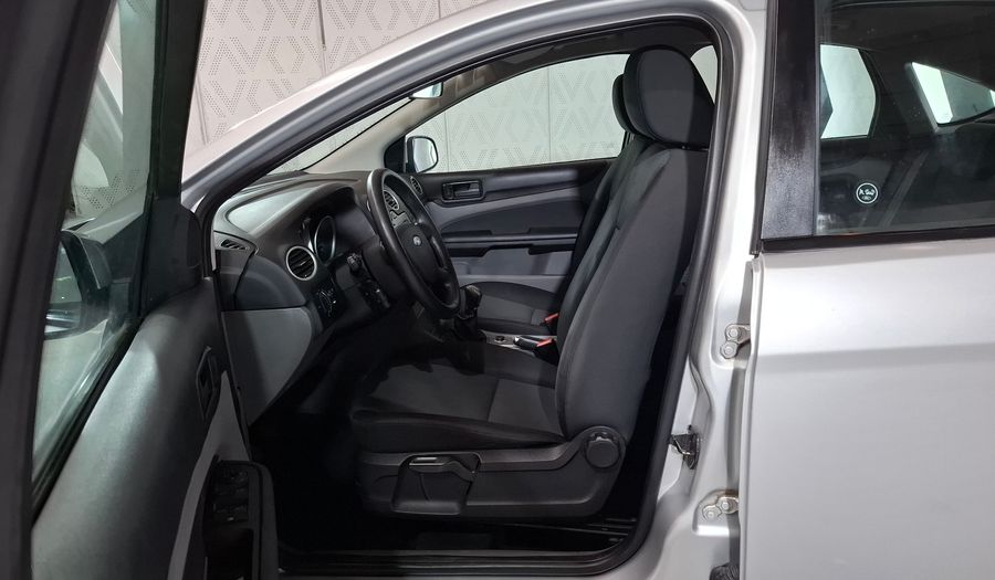 Ford Focus Ii 1.6 TREND Hatchback 2012
