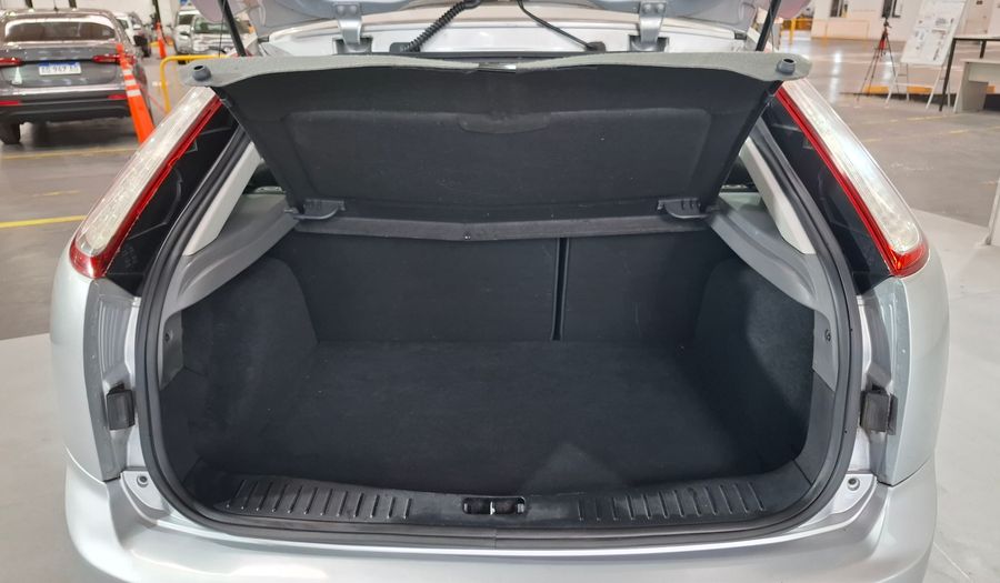 Ford Focus Ii 1.6 TREND Hatchback 2012