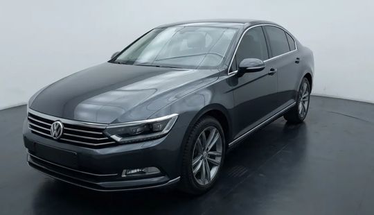 Volkswagen • Passat