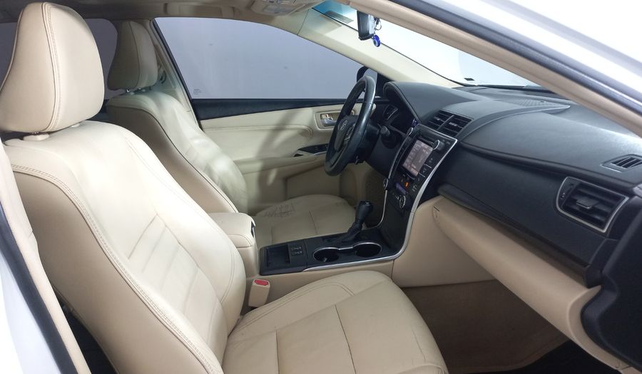 Toyota Camry 2.5 XLE L4 6AT Sedan 2016