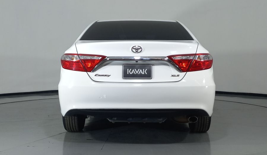 Toyota Camry 2.5 XLE L4 6AT Sedan 2016