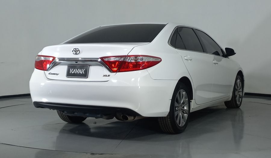 Toyota Camry 2.5 XLE L4 6AT Sedan 2016