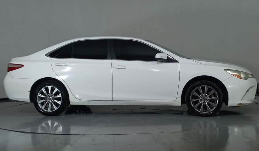 Toyota Camry 2.5 XLE L4 6AT Sedan 2016
