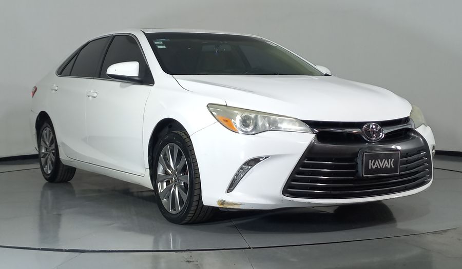 Toyota Camry 2.5 XLE L4 6AT Sedan 2016