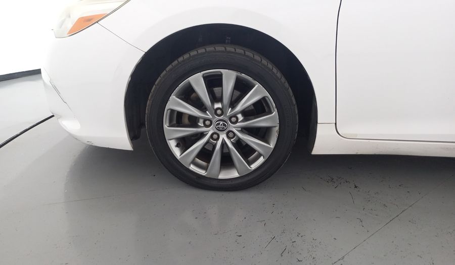 Toyota Camry 2.5 XLE L4 6AT Sedan 2016