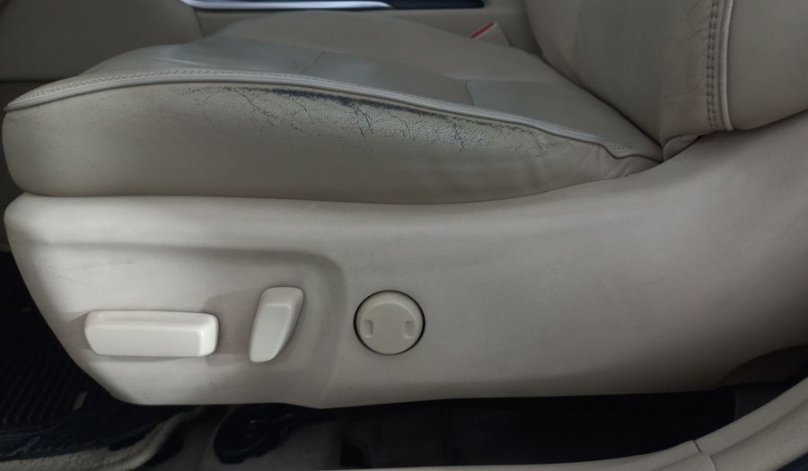 Toyota Camry 2.5 XLE L4 6AT Sedan 2016