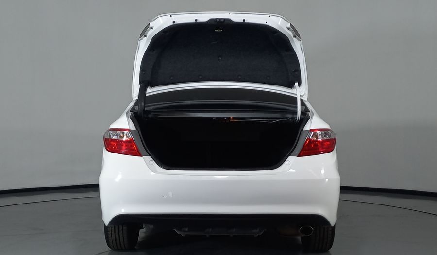 Toyota Camry 2.5 XLE L4 6AT Sedan 2016