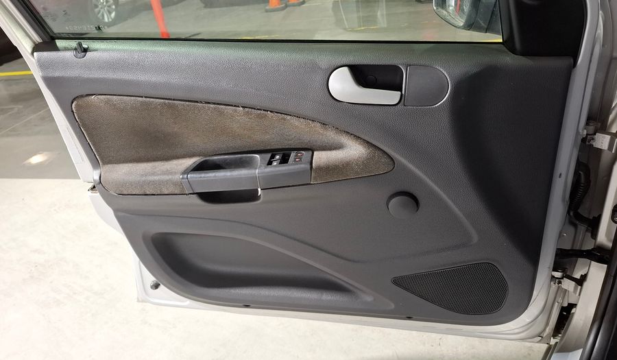 Volkswagen Voyage 1.6 COMFORTLINE Sedan 2013