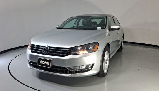 Volkswagen • Passat