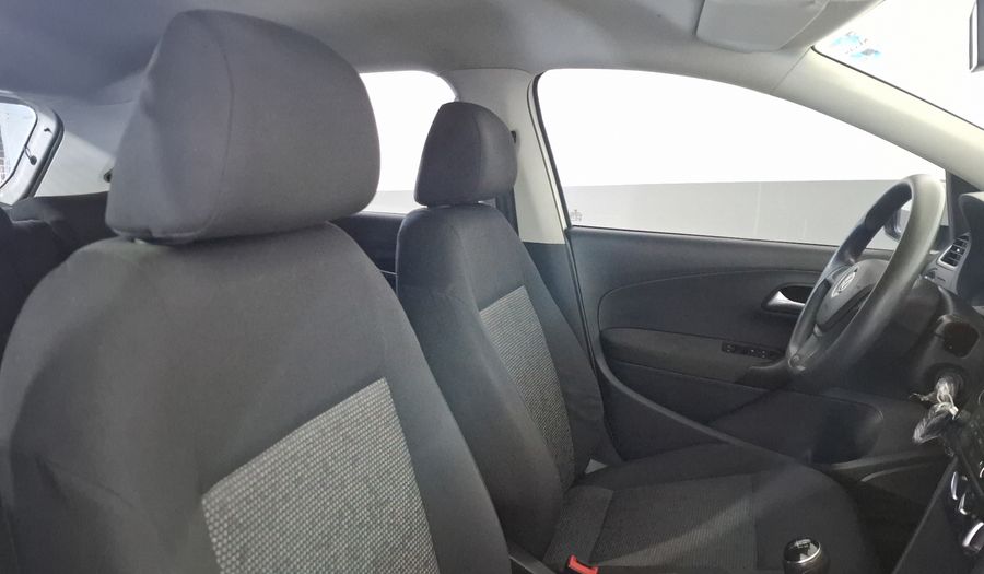Volkswagen Polo 1.6 MT Hatchback 2015