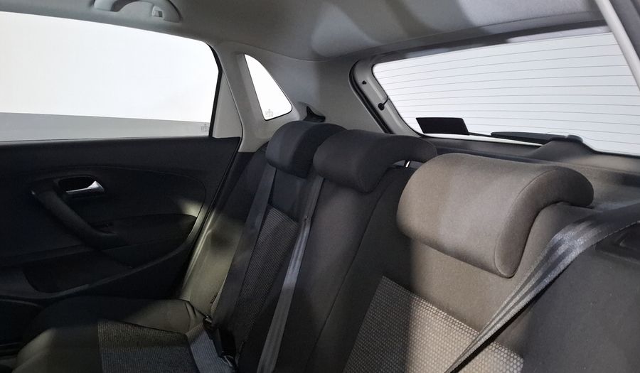 Volkswagen Polo 1.6 MT Hatchback 2015