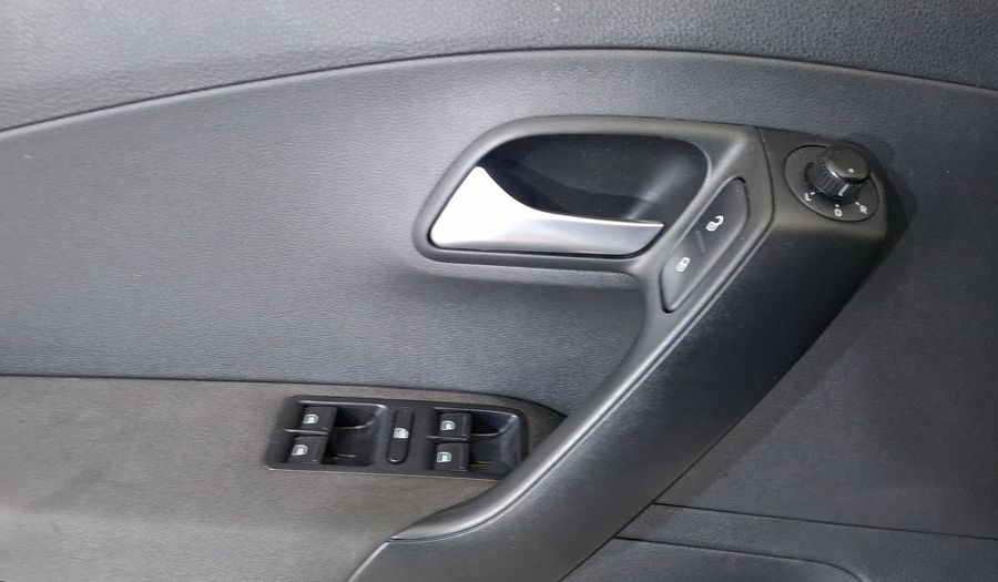 Volkswagen Polo 1.6 MT Hatchback 2015