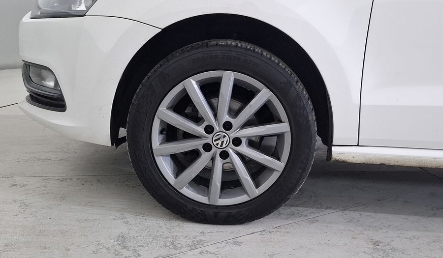 Volkswagen Polo 1.6 MT Hatchback 2015
