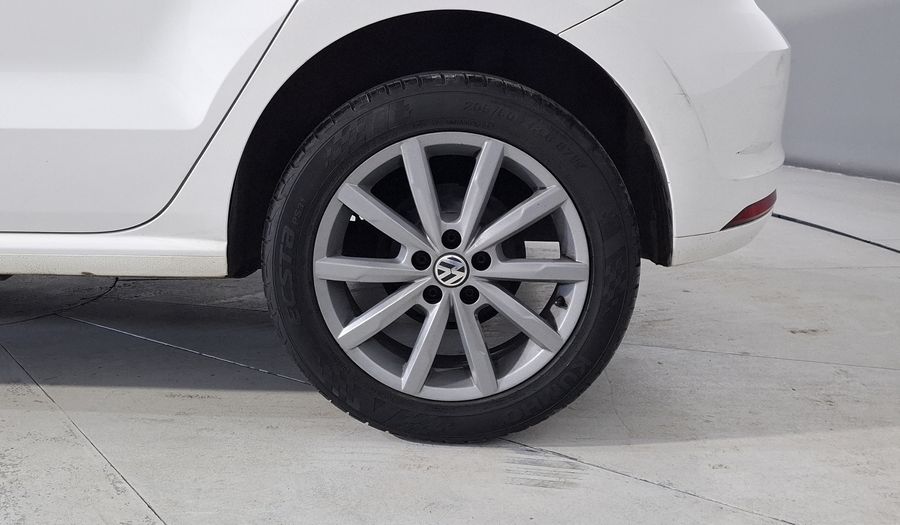 Volkswagen Polo 1.6 MT Hatchback 2015