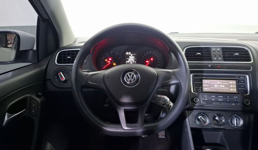 Volkswagen Polo 1.6 MT Hatchback 2015