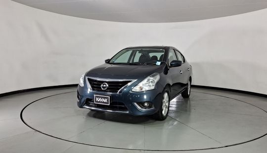 Nissan • Versa