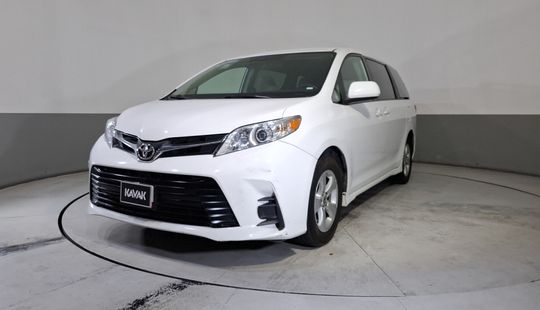 Toyota • Sienna