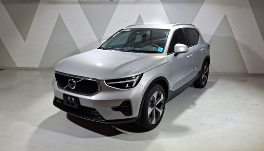 Volvo • XC40