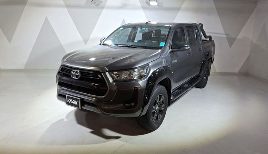 Toyota • Hilux