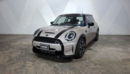 2023 • 69,524 km • Automático