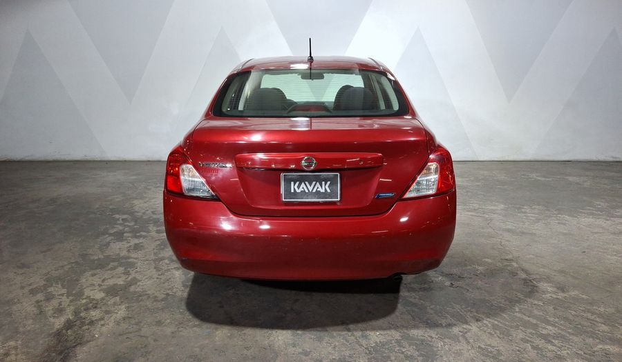 Nissan Versa 1.6 ADVANCE TA AC Sedan 2014