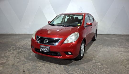 Nissan • Versa