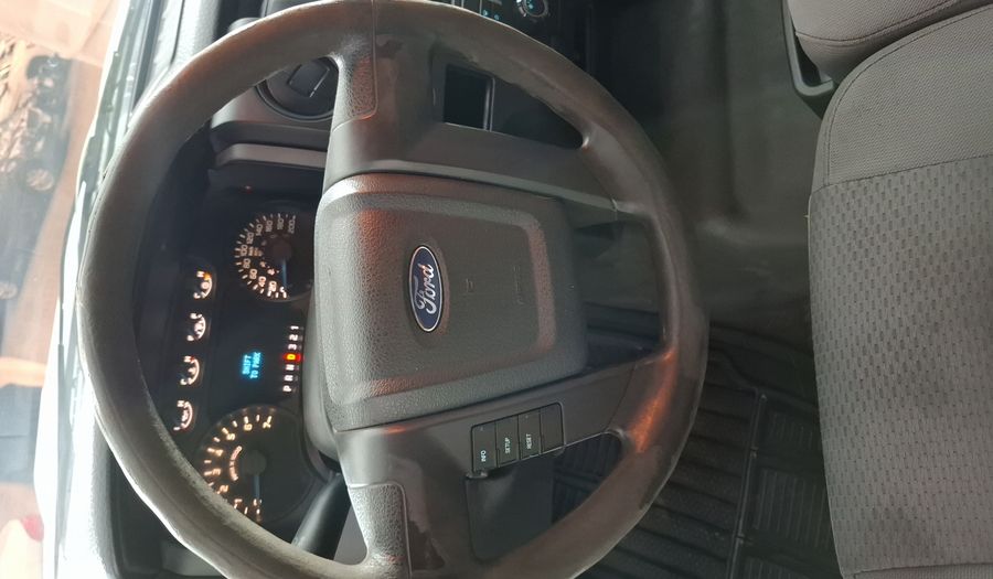 Ford F-150 5.0 XL SUP CAB 4X2 V8 AT Pickup 2013