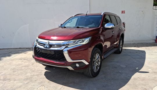 Mitsubishi • Montero
