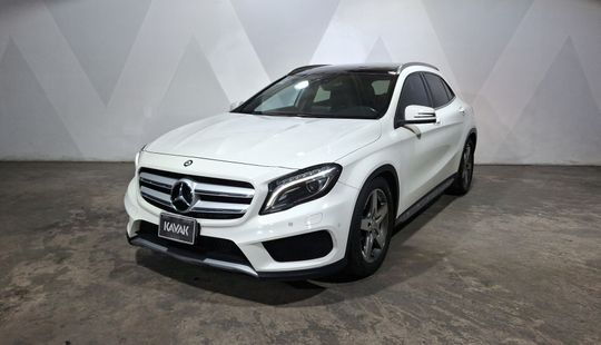 Mercedes Benz • Clase GLA