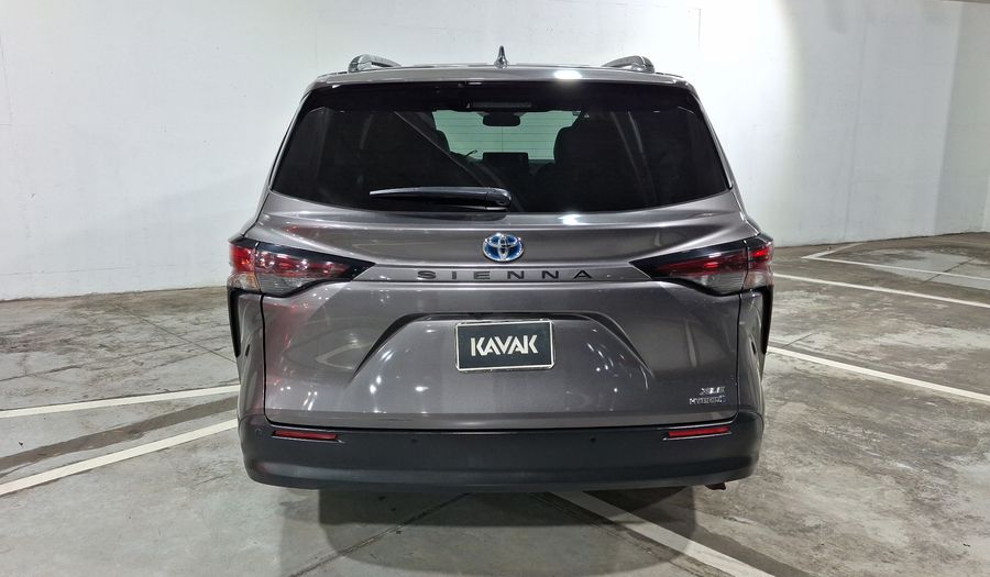 Toyota Sienna 2.5 HEV XLE AUTO Minivan 2023