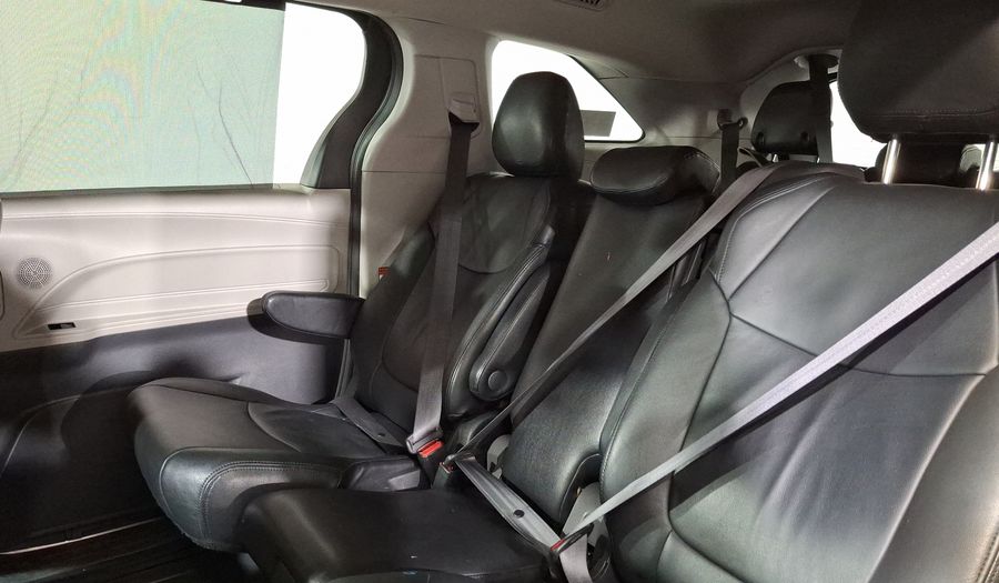 Toyota Sienna 2.5 HEV XLE AUTO Minivan 2023