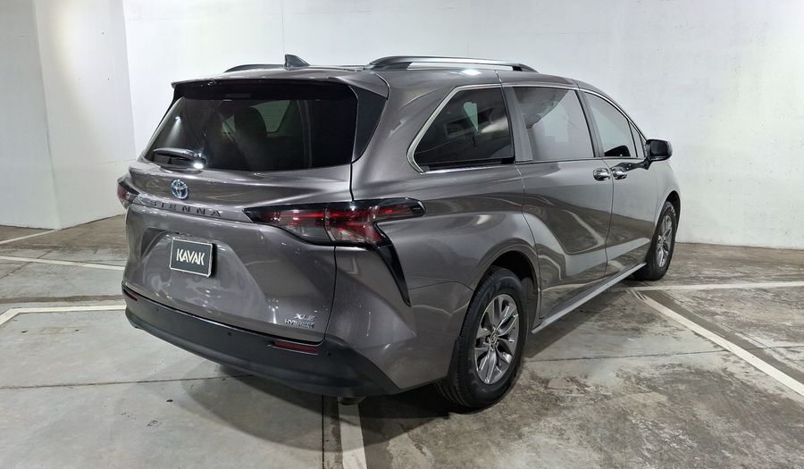 Toyota Sienna 2.5 HEV XLE AUTO Minivan 2023