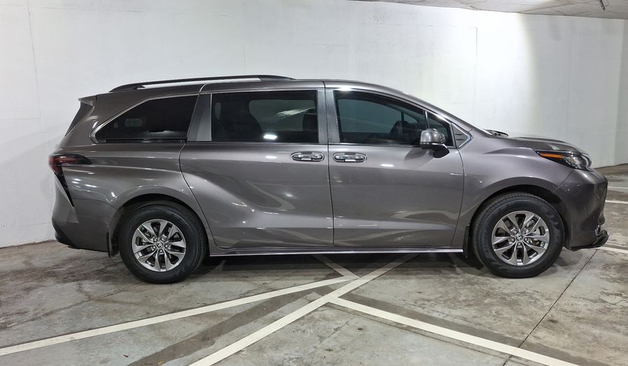 Toyota Sienna 2.5 HEV XLE AUTO Minivan 2023