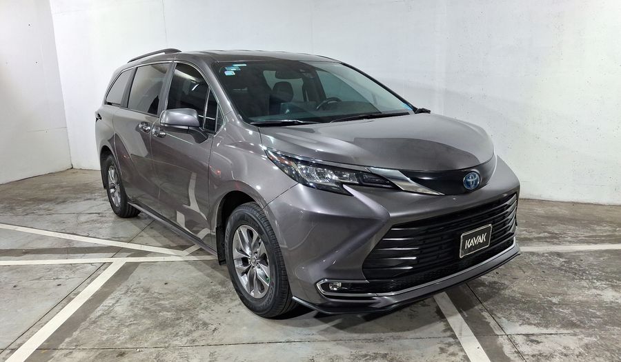Toyota Sienna 2.5 HEV XLE AUTO Minivan 2023