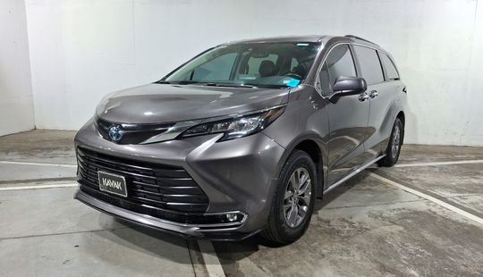Toyota • Sienna