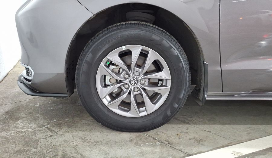 Toyota Sienna 2.5 HEV XLE AUTO Minivan 2023