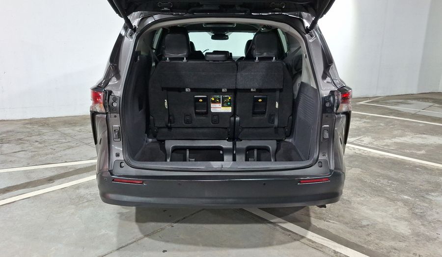 Toyota Sienna 2.5 HEV XLE AUTO Minivan 2023