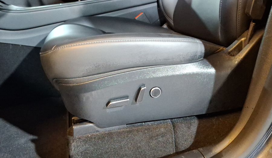 Tesla Model Y BEV LONG RANGE AUTO 4WD Suv 2024