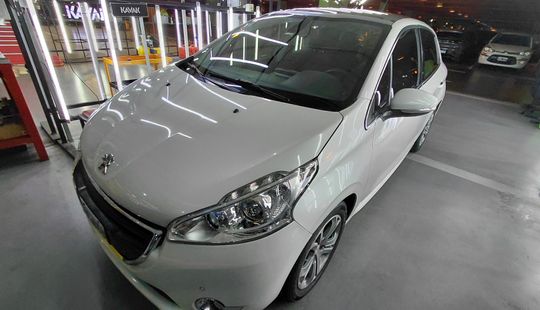 Peugeot • 208