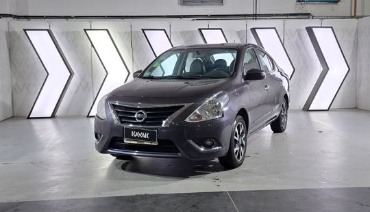 Nissan • Versa