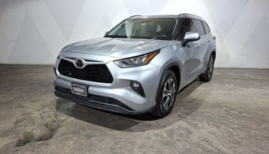 Toyota • Highlander