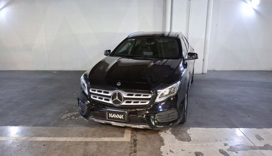 Mercedes Benz • Clase GLA