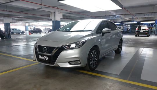 Nissan • Versa