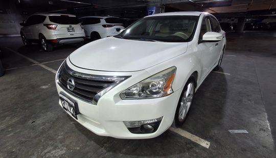 Nissan • Altima