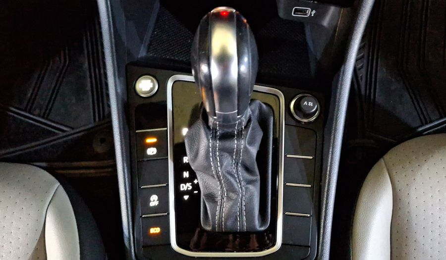 Volkswagen Jetta 1.4 R-LINE AUTO Sedan 2019