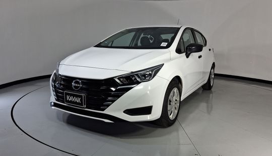 Nissan • Versa