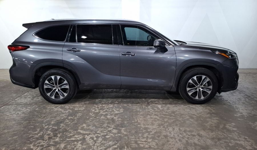 Toyota Highlander 3.5 XLE AUTO Suv 2022