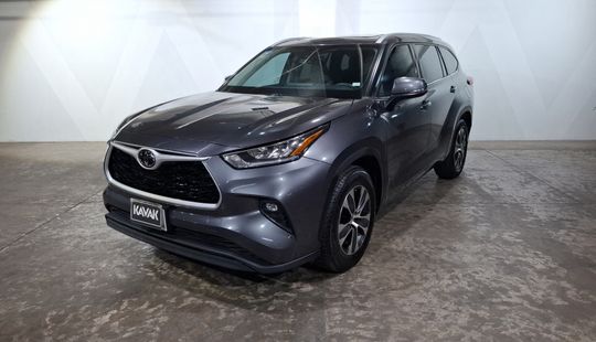 Toyota • Highlander